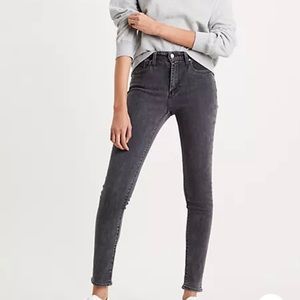 721 Black Levi’s High-rise Skinny Jeans